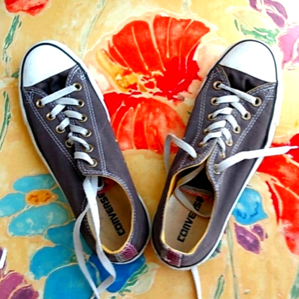 Women's Converse Shoes Size 9